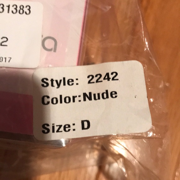 The lace up adhesive bra - Picture 4 of 5